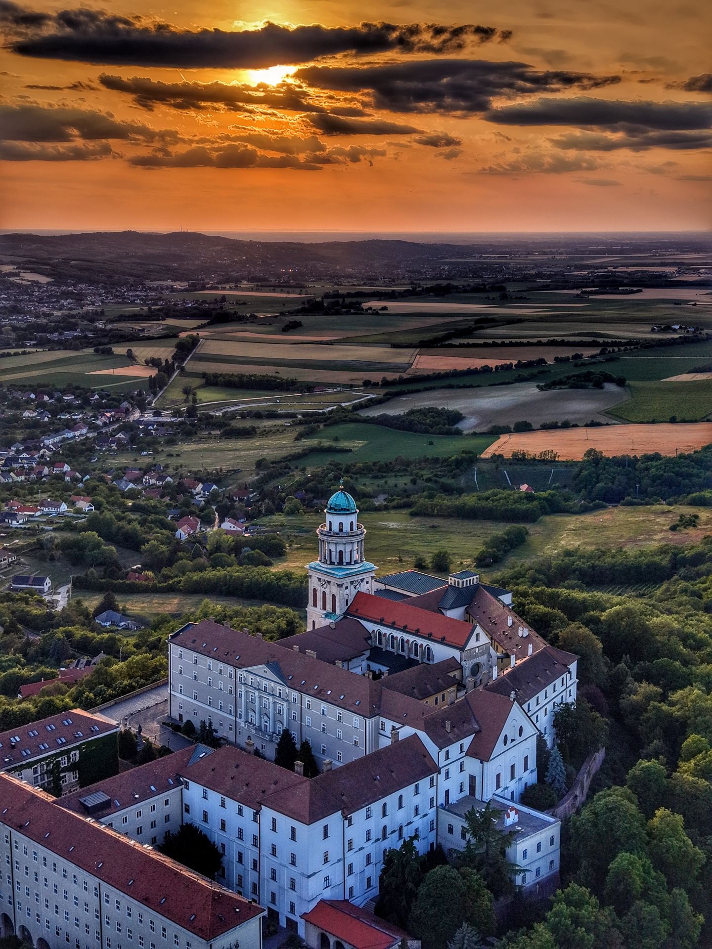 One-day tour around Vienna with private car service and Chinese-speaking guide!