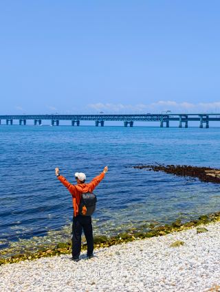 As a transportation hub in the Kansai region, Osaka boasts a convenient transportation network. The Rinko Port area next to the airport offers the best value outlet malls, perfect for shopping before heading to the beach.