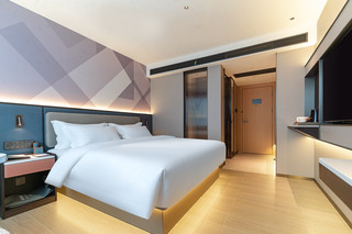 Living in Nanning, always longing for a private retreat away from the noise