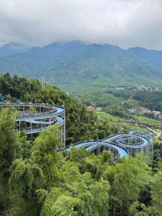 被問瘋了浙江這個戶外樂園好玩到爆  安吉挖到的寶藏樂園～ 到處都是可可愛愛的大熊貓， 還有超