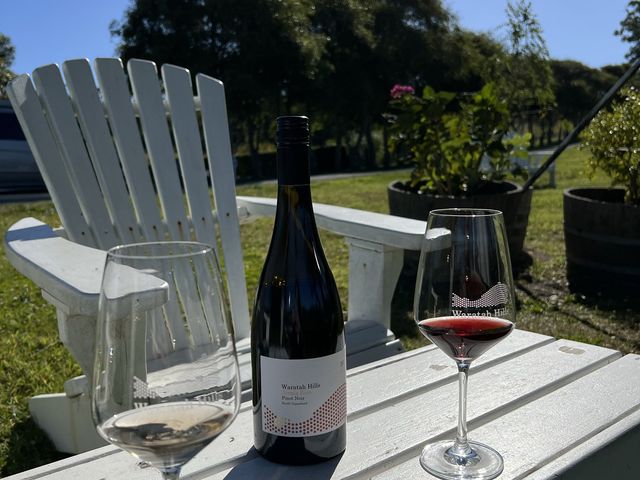 墨爾本酒莊野餐啦Waratah Hills Vineyard～😍不一樣的體驗😙酒莊，logo設計靈感來自於原住民
