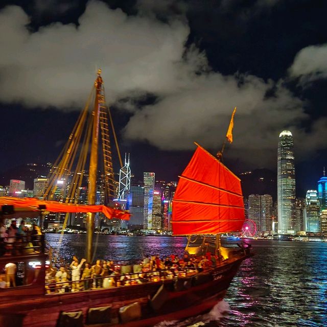 在尖沙咀海邊欣賞夜景 , 享用澳門美食！！！