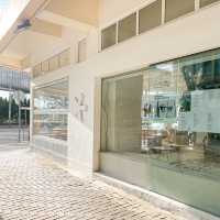 【香港大學站｜純白色Pet-friendly Cafe 想搵個地方做下嘢嘅可以考慮下呢度～】