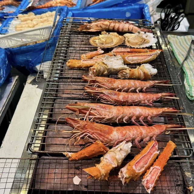 Exploring Tokyo's Tsukiji Outer Market 🦪 