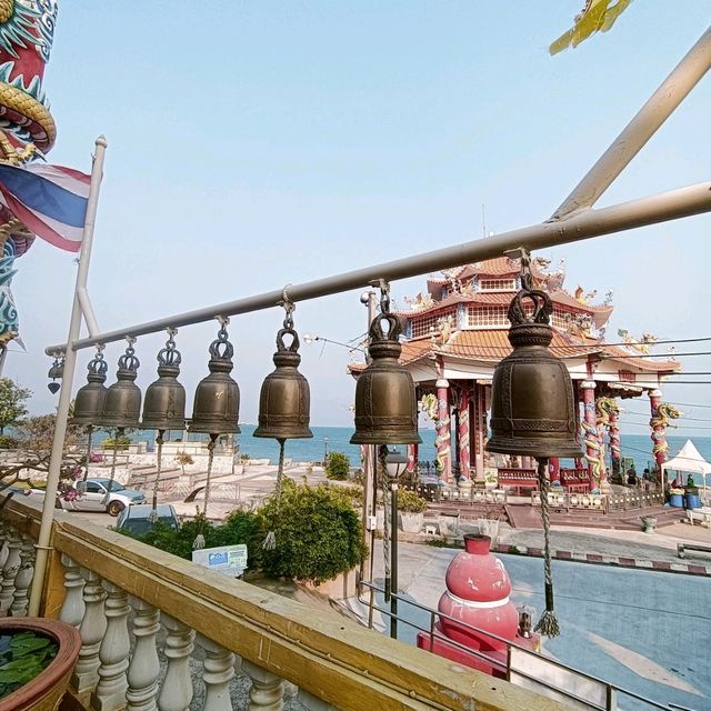 วัดเกาะลอย ศรีราชา