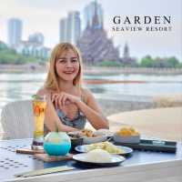 ที่พักติดริมทะเล วิวปราสาทสัจธรรม
