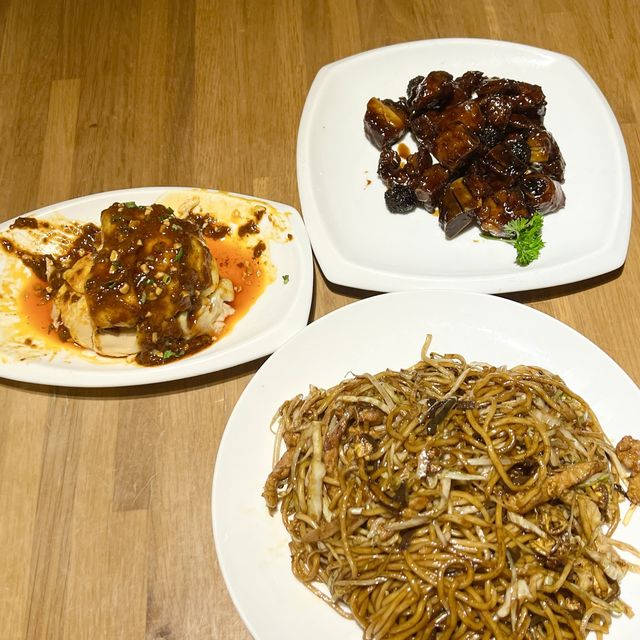 雅蘭中心樂天皇朝：特色皇朝小籠包，成都口水雞