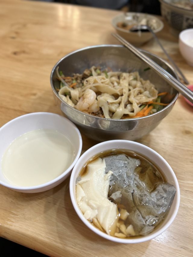［苗栗/頭份］ 老皮牛肉麵頭份尚順店🐂｜被牛肉麵耽誤的豆花店 免費豆花超好吃💥 