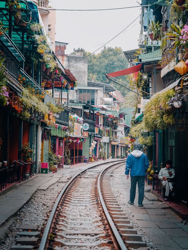 Hanoi’s Train Street, Vietnam 🇻🇳 