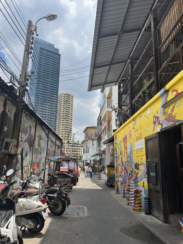 เสพงานอาร์ตที่ตลาดน้อย