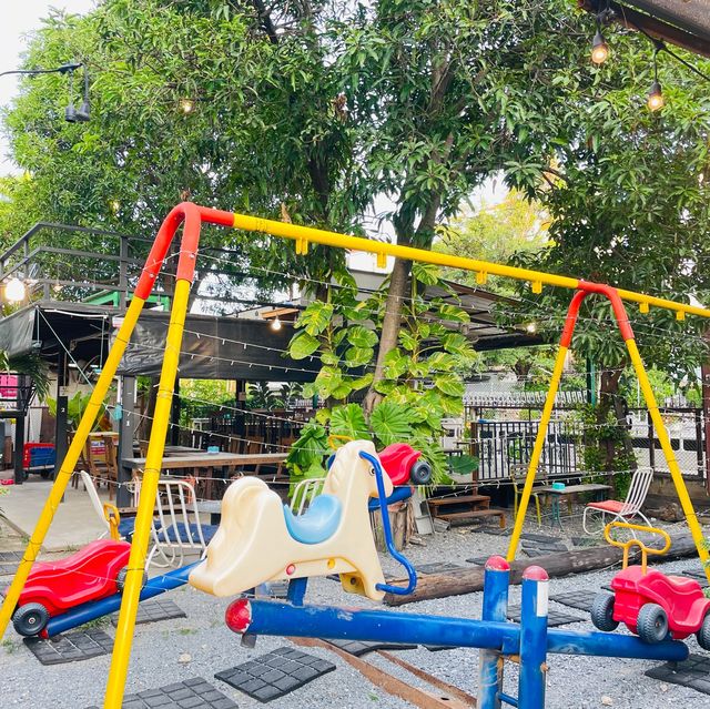 Area 53 ร้านวินเทจริมคลอง