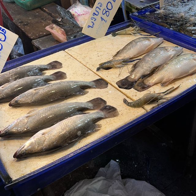 ตลาดลานโพธิ์ พัทยา 🦐แหล่งรวมซีฟู้ดน่าทาน🦀