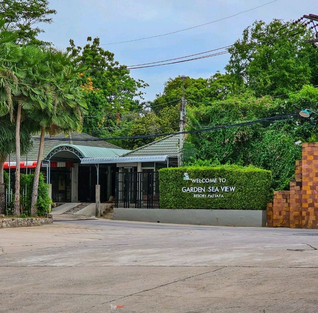 ที่พักติดริมทะเล วิวปราสาทสัจธรรม
