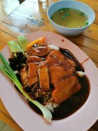 " เช้าชามเย็นชาม " ก๋วยจั๊บเมืองนนท์