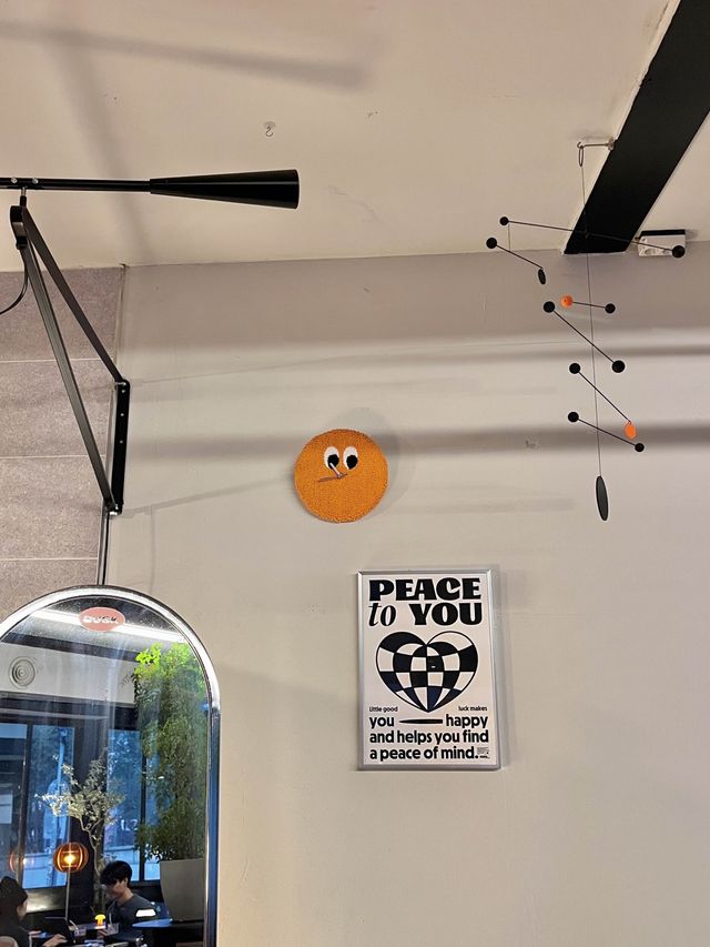 오렌지색 사랑하는 사람 모여🍊충무로 감성 카페 ‘Dusk'