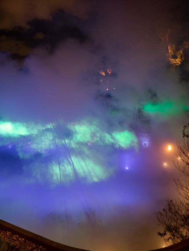 【日本でオーロラが見れる！？✨】椿山荘ではオーロラと雲海が同時に見れる！😳