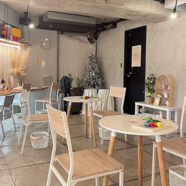 聖誕氛圍濃厚的nuibox cafe，推薦大家去！