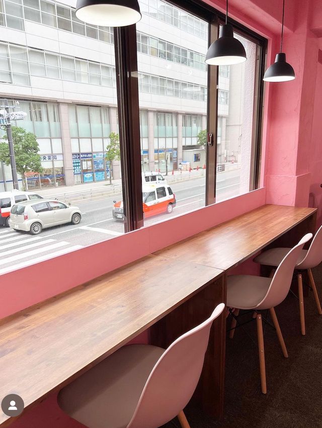 【福岡カフェ】可愛いピンクの空間で旬のフルーツを使ったミルフィーユを味わえる