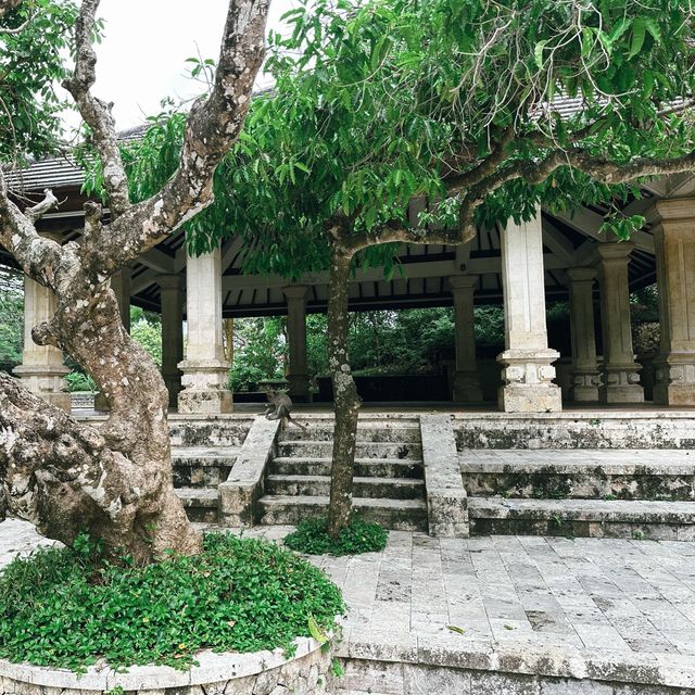 Uluwatu Temple วัดฮินดูที่ขึ้นชื่อในบาหลี