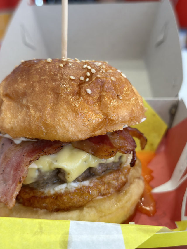 🍔 Highway Cafe @บางแสน ชลบุรี 