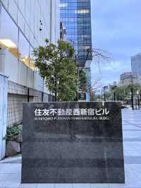 【新栄稲荷神社/東京都】西新宿の高層ビルに囲まれた神社