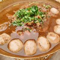 ก๋วยเตี๋ยวเรือเพนนิน ร้านดังในตำนาน