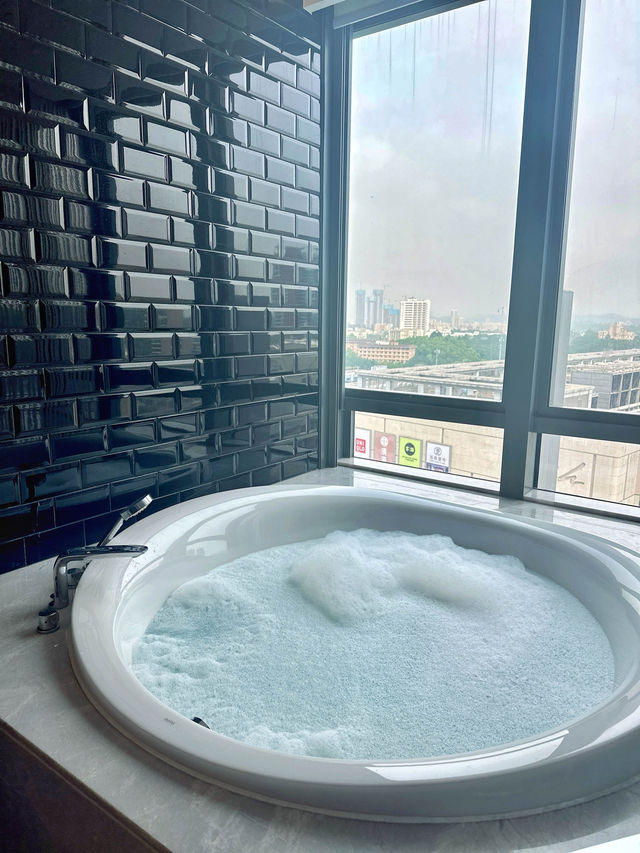 觀瀾湖首選Hard Rock酒店，房間有大圓型浴缸