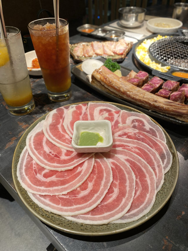 夜景。韓燒。美味大牛骨