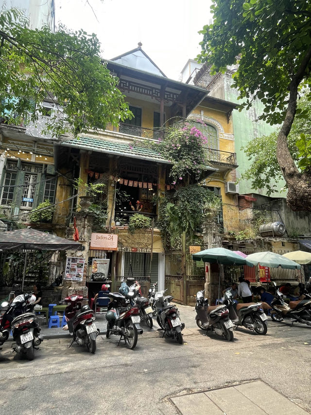 Vietnam — Hanoi, Halong Bay, Hoi An, Da Nang