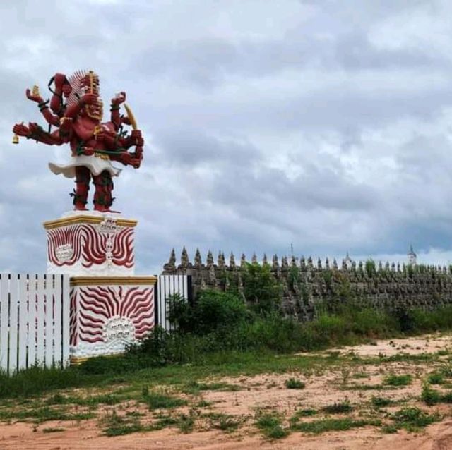 เรื่องแปลกในนานาธรรมสถาน