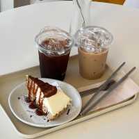 คาเฟ่ ท่ามกลางทุ่งนา เขียวขจี