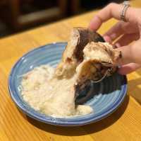 【沖縄 沖縄市】◯◯が滝の様に流れ出る‼︎ 絶品Pizza🍕