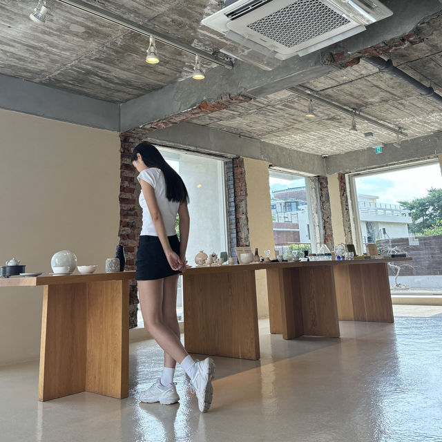계동길 카페거리 중 델픽에서 현대적인 감각을 느껴보세요!!