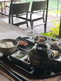 高知 / 湖畔を眺めながらの朝食