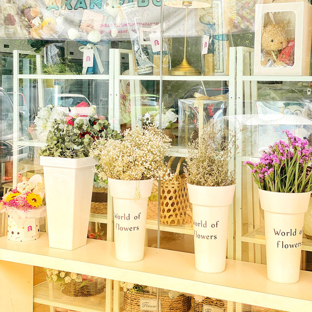 🇲🇾 Mona Liza Cakery: Sweet Treats and Unique Gifts