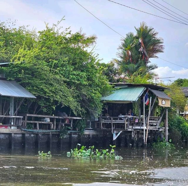 eight de klong คาเฟ่