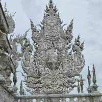 เที่ยวเชียงราย ไหว้พระวัดร่องขุ่นสวรรค์บนดิน