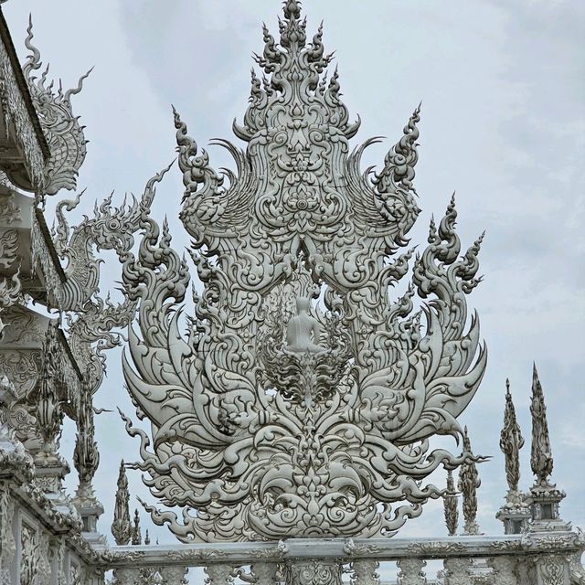 เที่ยวเชียงราย ไหว้พระวัดร่องขุ่นสวรรค์บนดิน