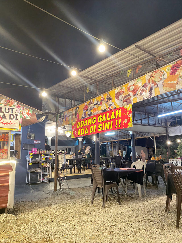 Edaman Seafood: Best Vibes and Delicious White Tom Yum Noodles! 