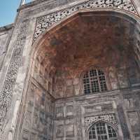 THE TAJ MAHAL: AMAZING ARCHITECTURE AND HISTORY.