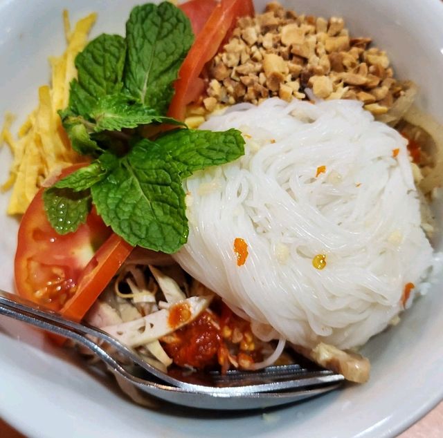 ร้านแดงแหนมเนือง 🌮