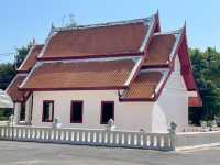 กราบหลวงพ่อเพชร ที่วัดศรีชุม