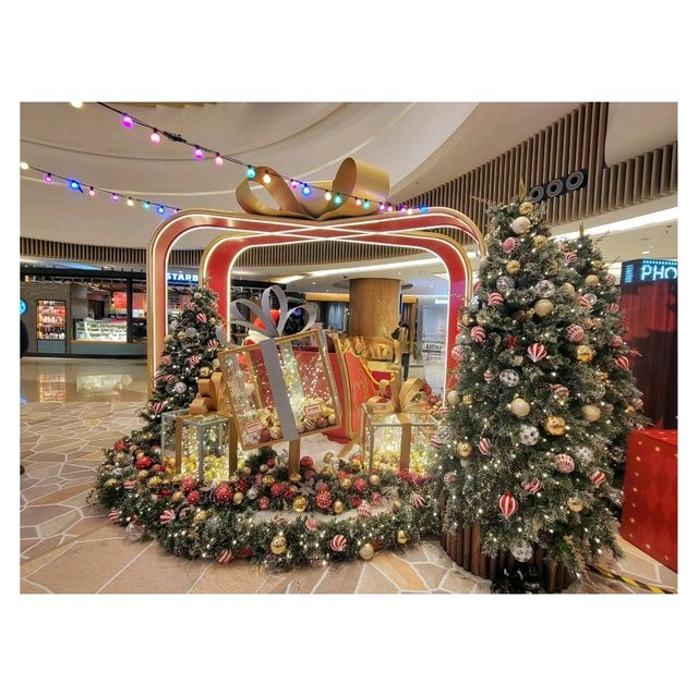 🎄✨ 將軍澳站港鐵商場PopCorn的聖誕佈置：甜蜜夢幻的冬日奇遇！ ✨🎄