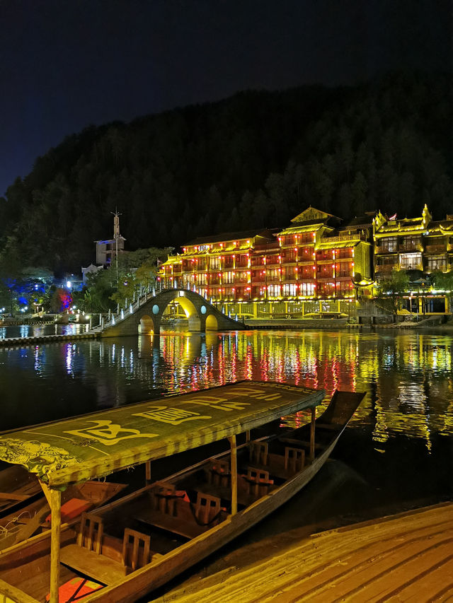 🇨🇳 Enchanting Nights in Fenghuang: A River of Reflections