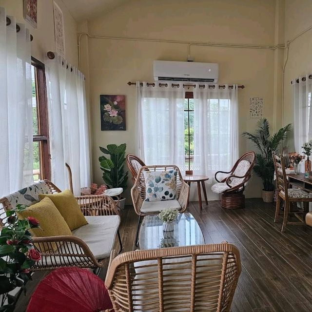Lalana Cafe คาเฟ่สไตล์มินิมอล
