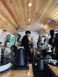 ร้านกาแฟในรถตู้ชิคๆ เท่ๆ ที่ฉะเชิงเทรา