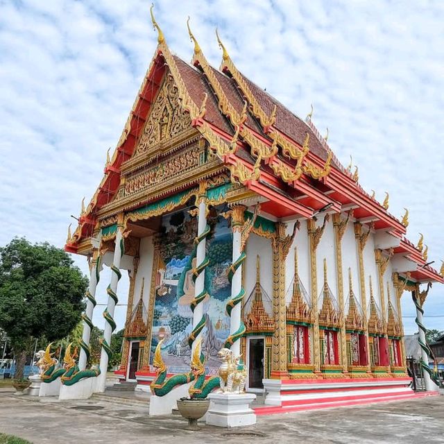 หลวงพ่อเพชรอุ้มเพชร -พระอกแตกเมืองพระยาพิชัย