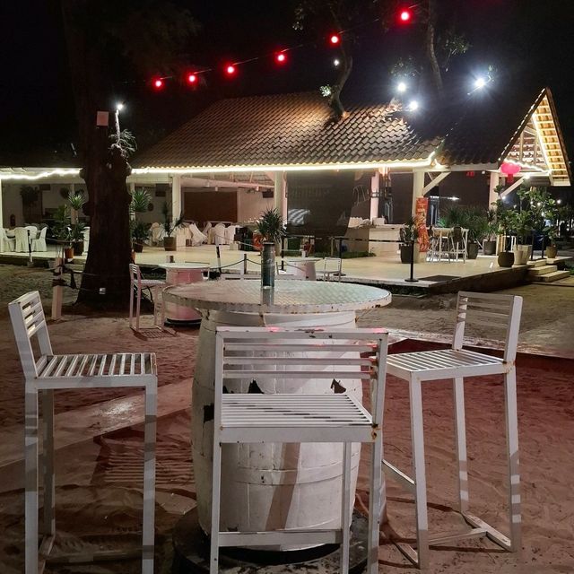 SEASIDE DINING AT SAND'S BEACH CAFE, PANTAI BALOK