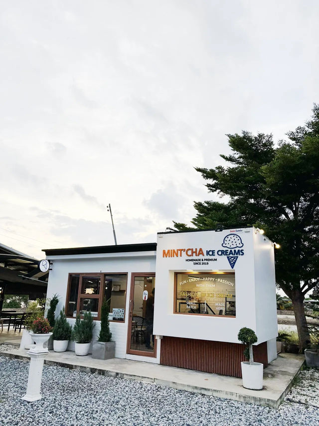 คาเฟ่ไอศกรีมโฮมเมด รสชาติเยอะ อร่อยๆ ที่ฉะเชิงเทรา