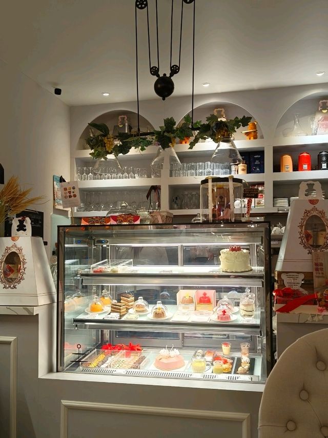 A Cozy Solo Travel Café Experience